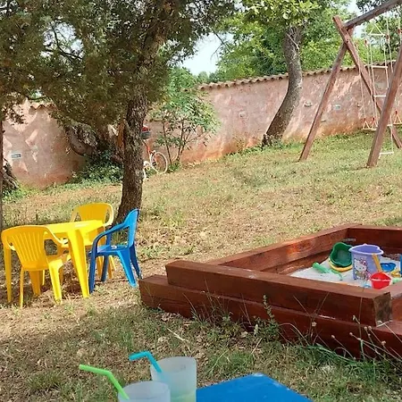 Villa With Mediterranean Garden Divsici