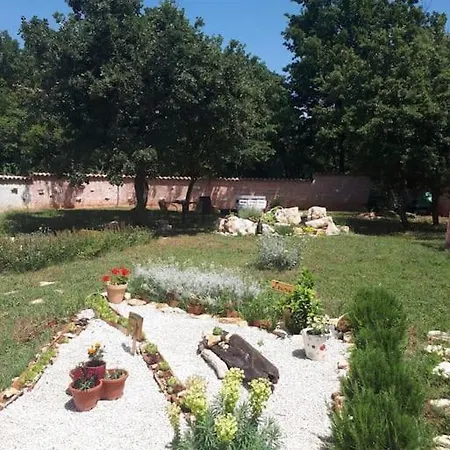 With Mediterranean Garden Divsici