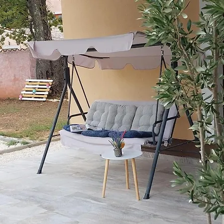 With Mediterranean Garden Divsici