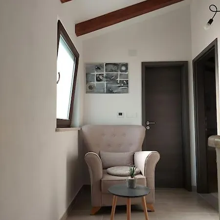 Villa With Mediterranean Garden Divsici
