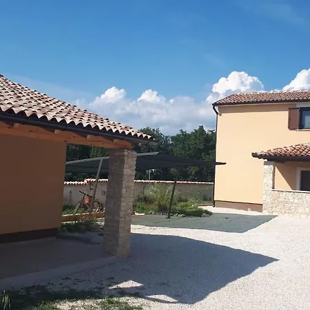 Villa With Mediterranean Garden Divsici