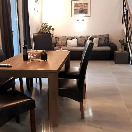 Villa With Mediterranean Garden Divsici